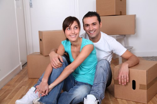 Load-based quote explanation with moving boxes and furniture
