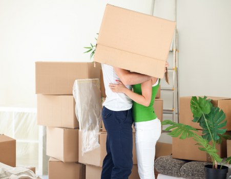 Moving day support with secure packing services in Belsizepark