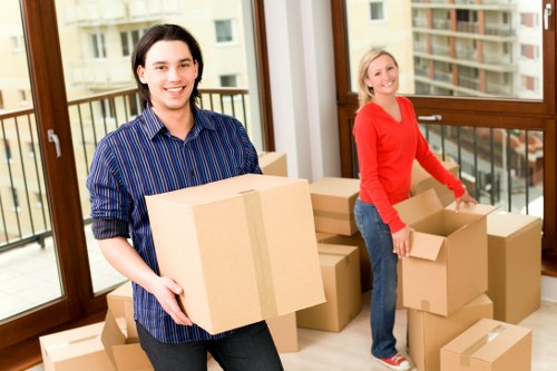 Clean and secure storage facility in Belsizepark for long-term use